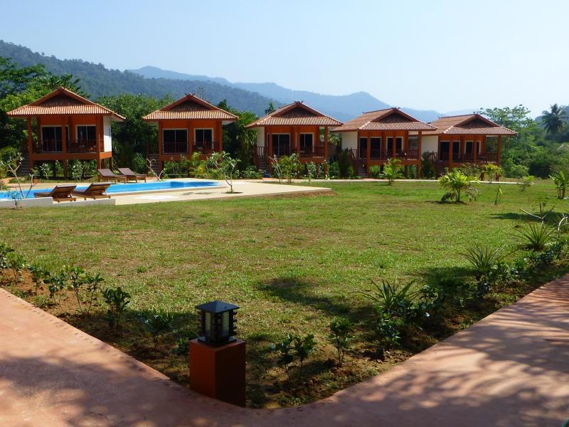 Khao Sok Jasmine Garden Resort - Sha Certified Khao Sok National Park Dış mekan fotoğraf